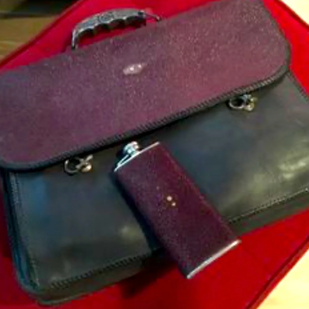 Real stingray one of a kind briefcase with gun holster & matching Flask 🔫